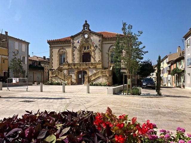 Place de la Mairie de Charleval